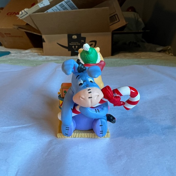 Hallmark Keepsake Ornament Presents from Pooh - Picture 9 of 10